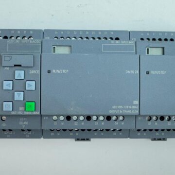 Siemens LOGO! 24RCE mit Erweiterungsmodulen DM16 24   6ED1052-1HB00-0BA8 (LOGO! 24RCE) 6ED1055-1CB10-0BA2 (DM16 24, 2 Stk.)