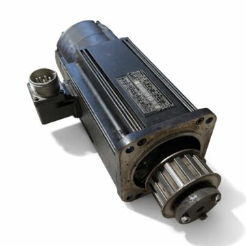 Indramat Permanent Magnet Motor MAC071B-0-TS-3-C/095-A-0 mit Bedienpanel